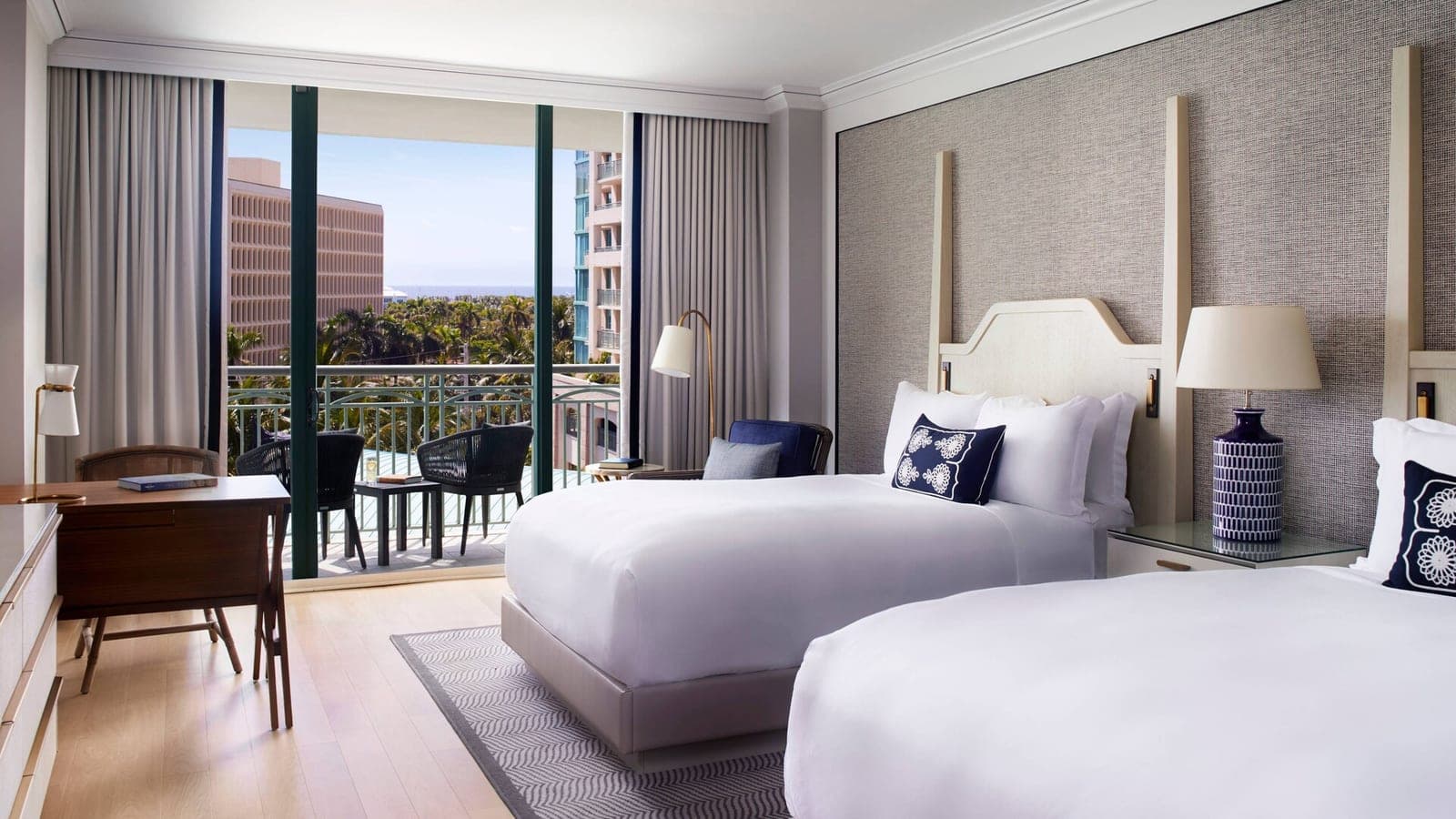 Habitación con balcón en The Ritz-Carlton Coconut Grove